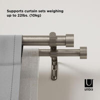 De Cappa gordijnroede van Umbra heeft een metalen finish waardoor deze modern en klassiek oogt