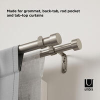 De Cappa gordijnroede van Umbra heeft een metalen finish waardoor deze modern en klassiek oogt