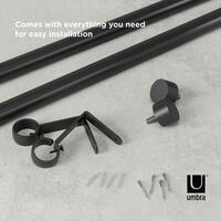De Cappa gordijnroede van Umbra is super stylish uit en door de metalen finish oogt deze modern en klassiek tegelijk