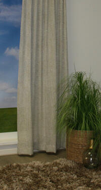 Een echte showstopper is deze kamerhoge inbetween Pecq met zilver lurex garen