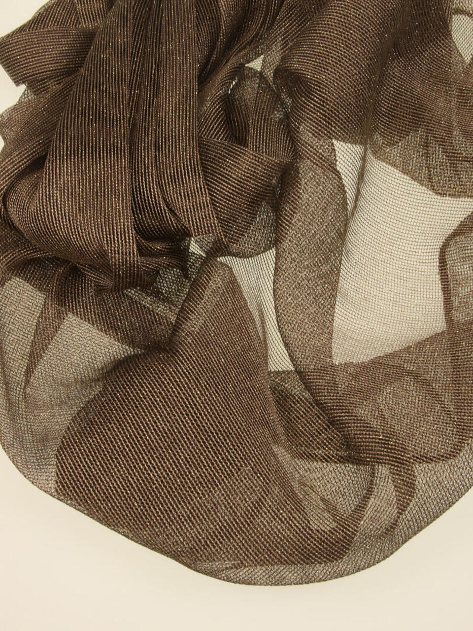 Spark goud is een prachtige glanzende inbetween met een zichtbare weefstructuur in verschillende diktes en kleuren garens