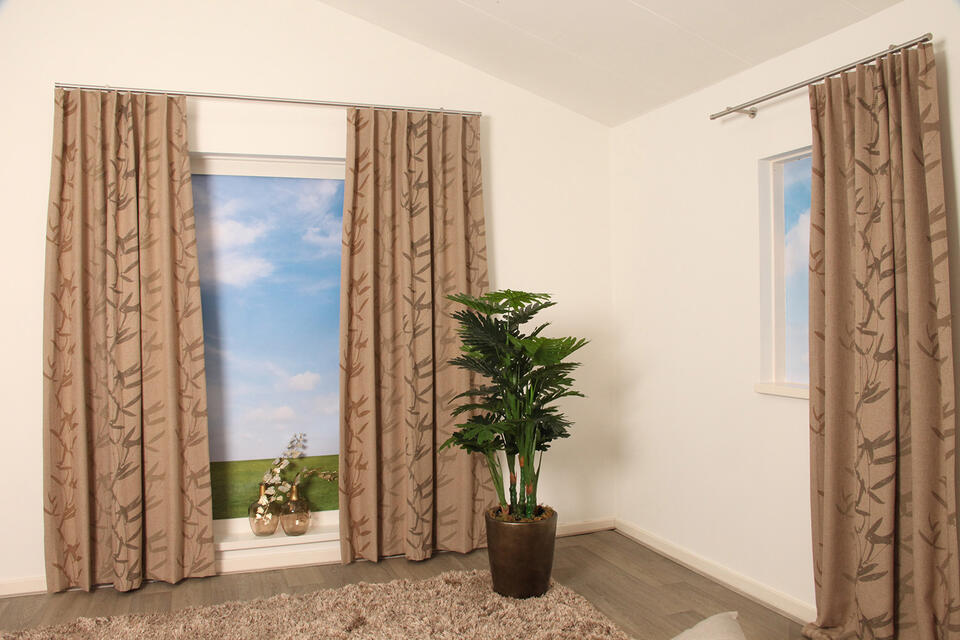 Een brandvertragende printstof, en ook nog eens verduisterend! Cane heeft een rietprint die bestaat uit rietstengels in vijf subtiele kleuren