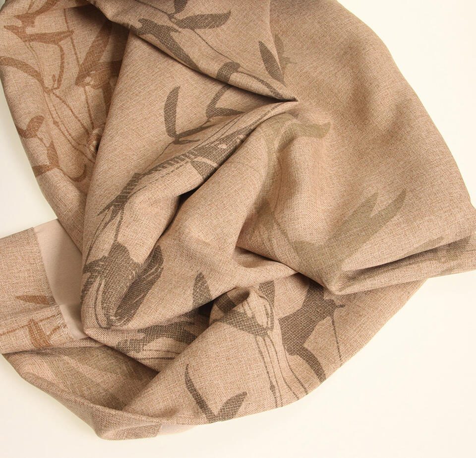 Een brandvertragende printstof, en ook nog eens verduisterend! Cane heeft een rietprint die bestaat uit rietstengels in vijf subtiele kleuren