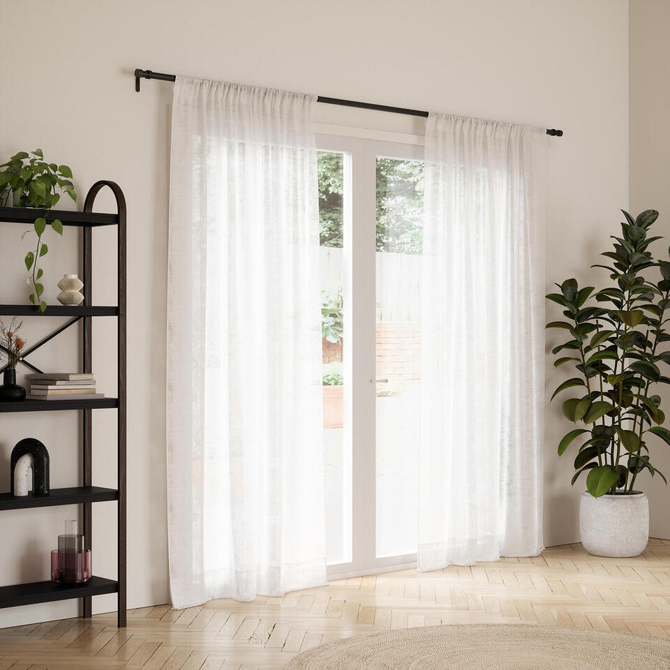 De Cappa gordijnroede van Umbra is super stylish uit en door de metalen finish oogt deze modern en klassiek tegelijk