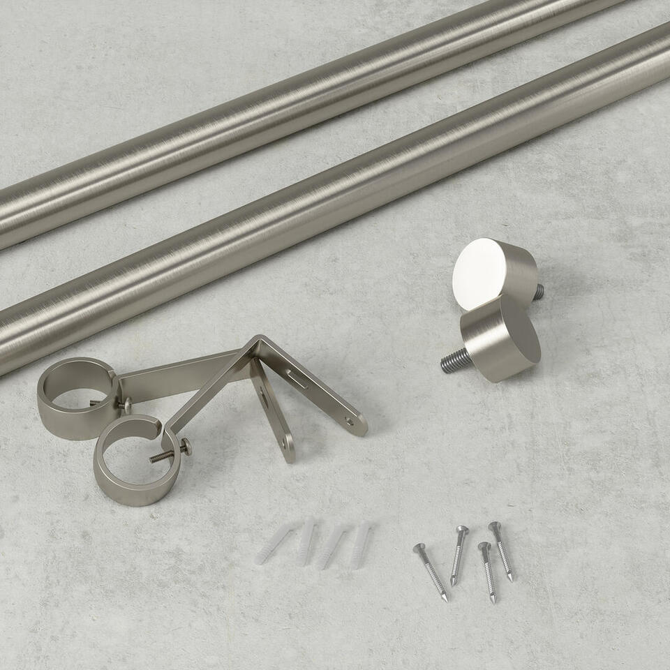 De Cappa gordijnroede van Umbra is super stylish uit en door de metalen finish oogt deze modern en klassiek tegelijk
