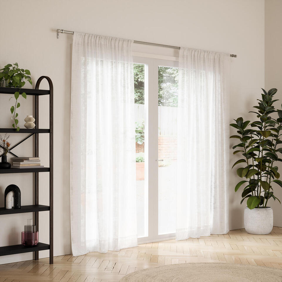 De Cappa gordijnroede van Umbra is super stylish uit en door de metalen finish oogt deze modern en klassiek tegelijk